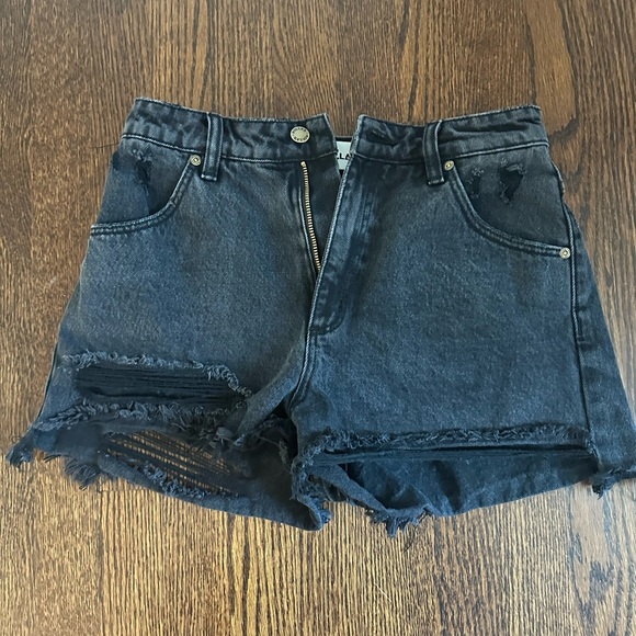 Rolla Distressed Black Duster Shorts - Picture 3 of 5